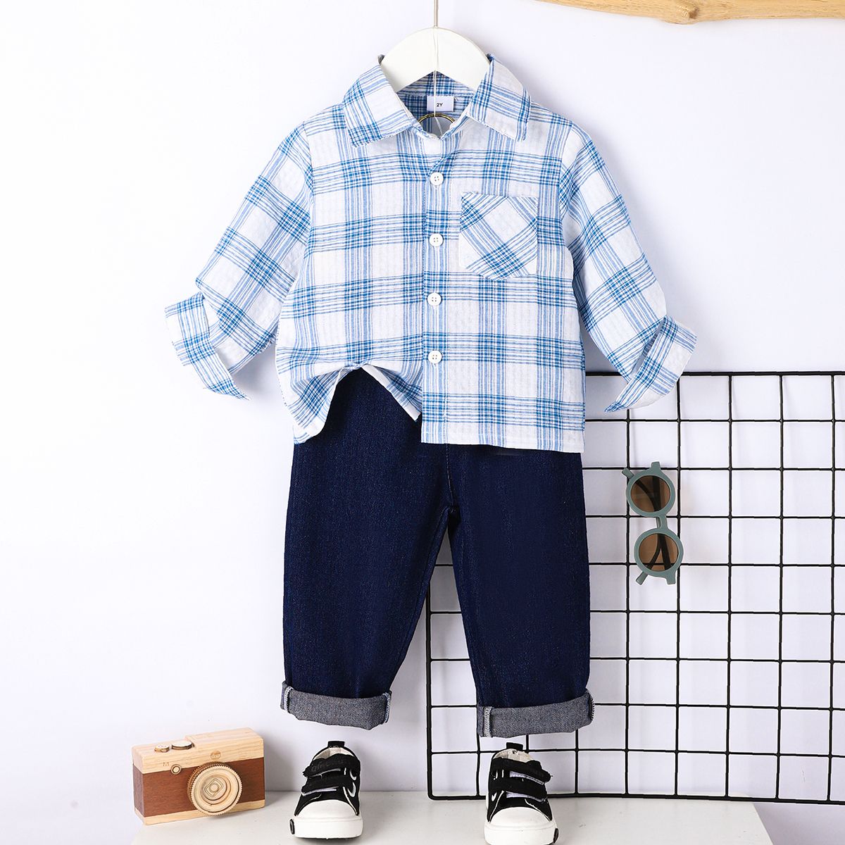 

2pcs Toddler Boy Trendy Denim Jeans and Lapel Collar Plaid Shirt Set