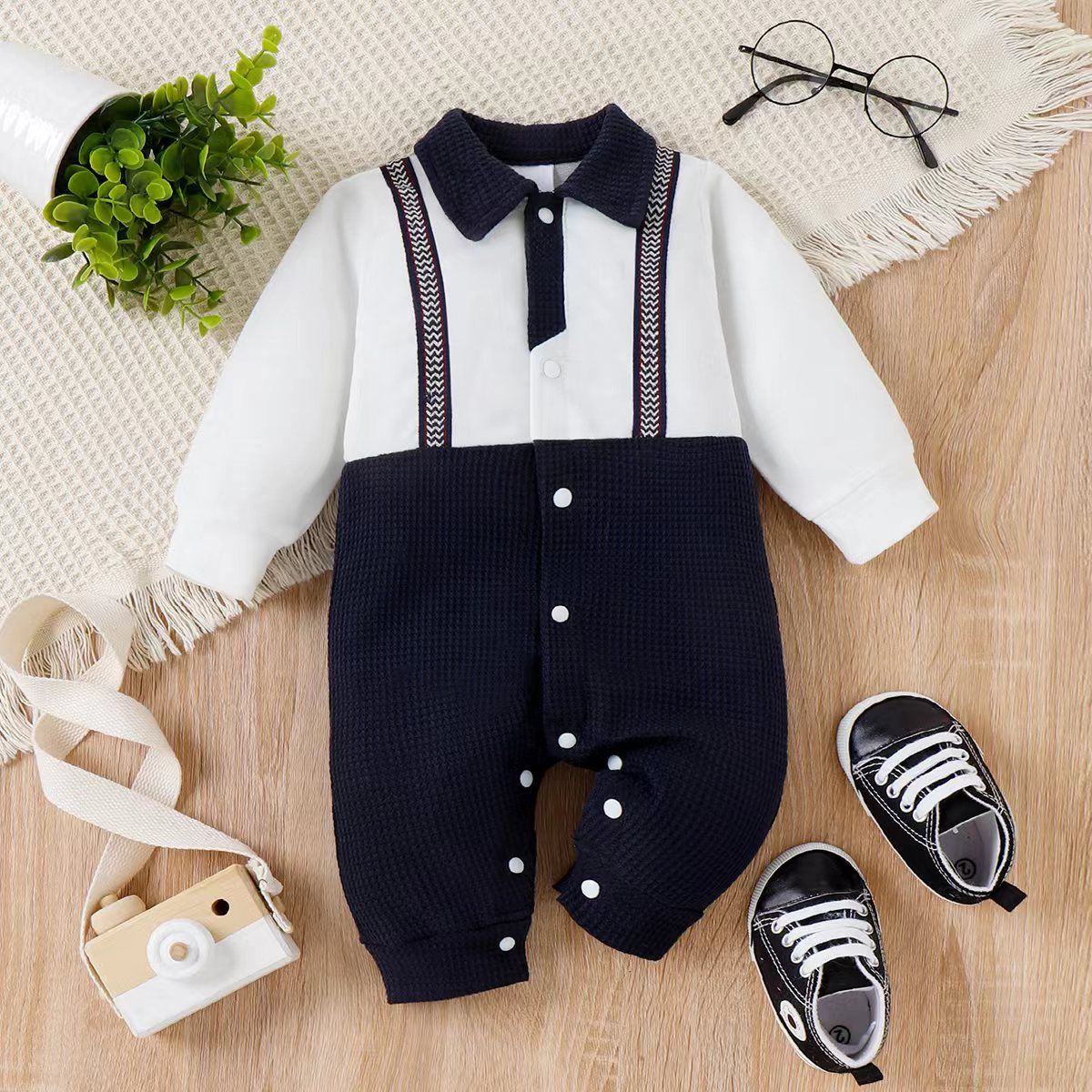 

Baby Boy Contrast Collar Long-sleeve Colorblock Spliced Jumpsuit