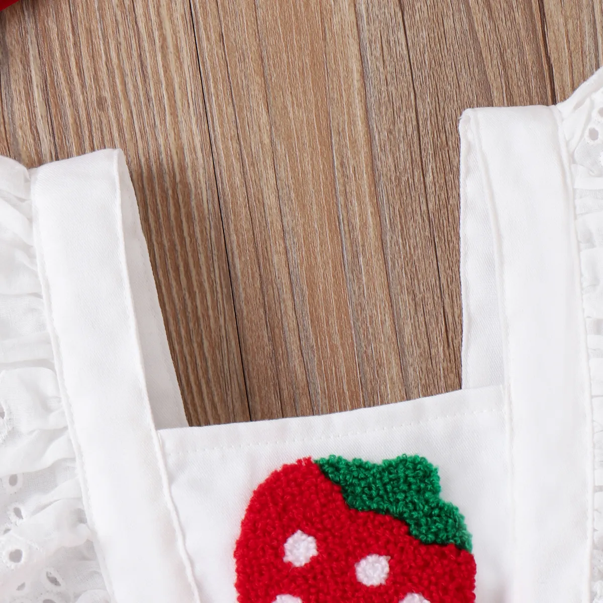 2pcs Baby Girl Strawberry Embroidered Bow Front Ruffled Spliced Romper & Headband Set Red image 4