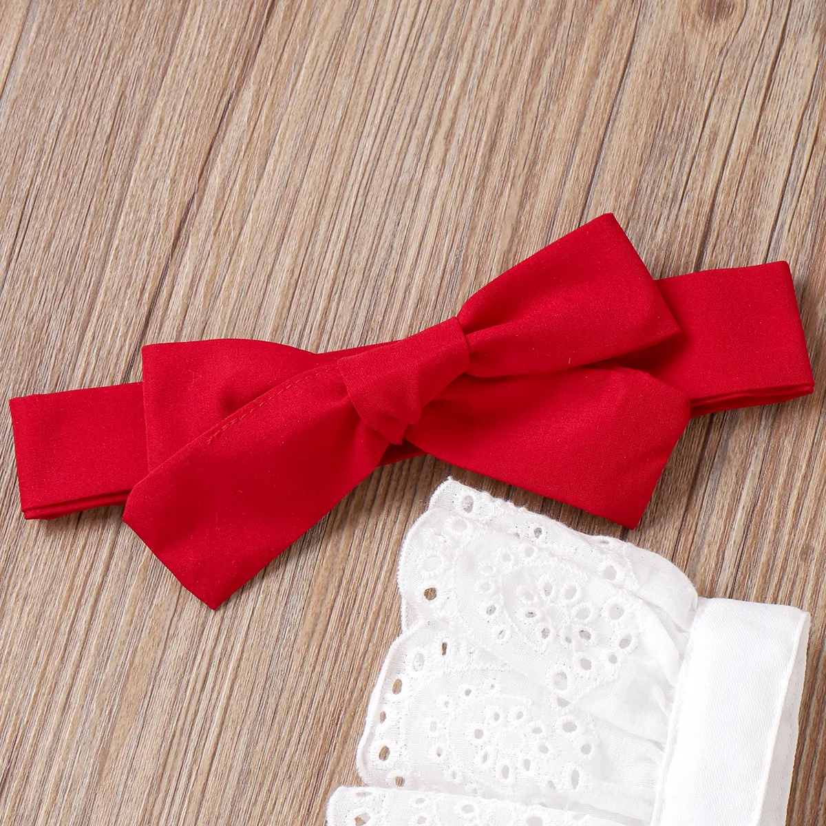 2pcs Baby Girl Strawberry Embroidered Bow Front Ruffled Spliced Romper & Headband Set Red image 3