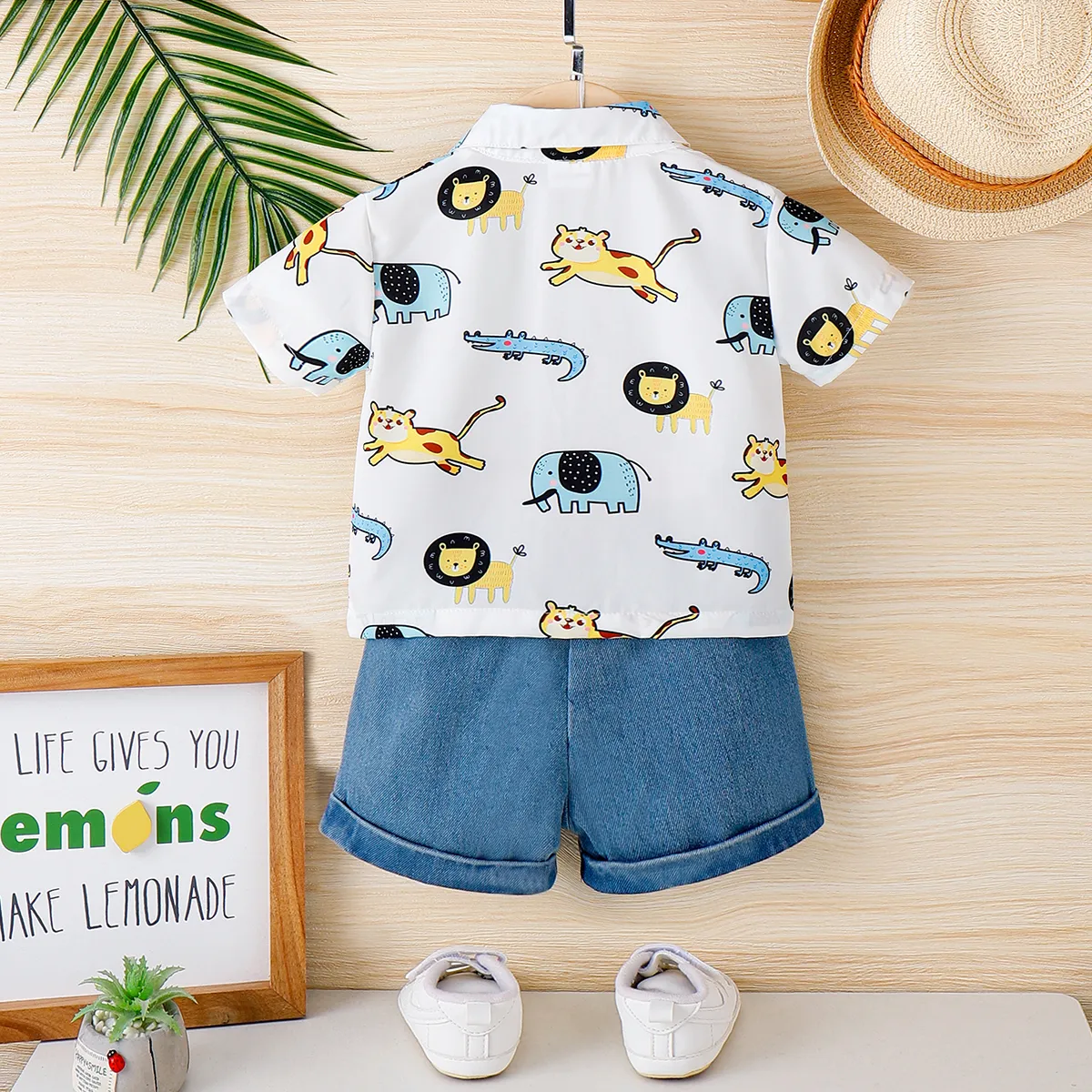 2pcs Baby Boy Allover Animals Print Front Buttons Lapel Collar Short-sleeve Shirt and Pockets Denim Shorts Set Blue big image 1