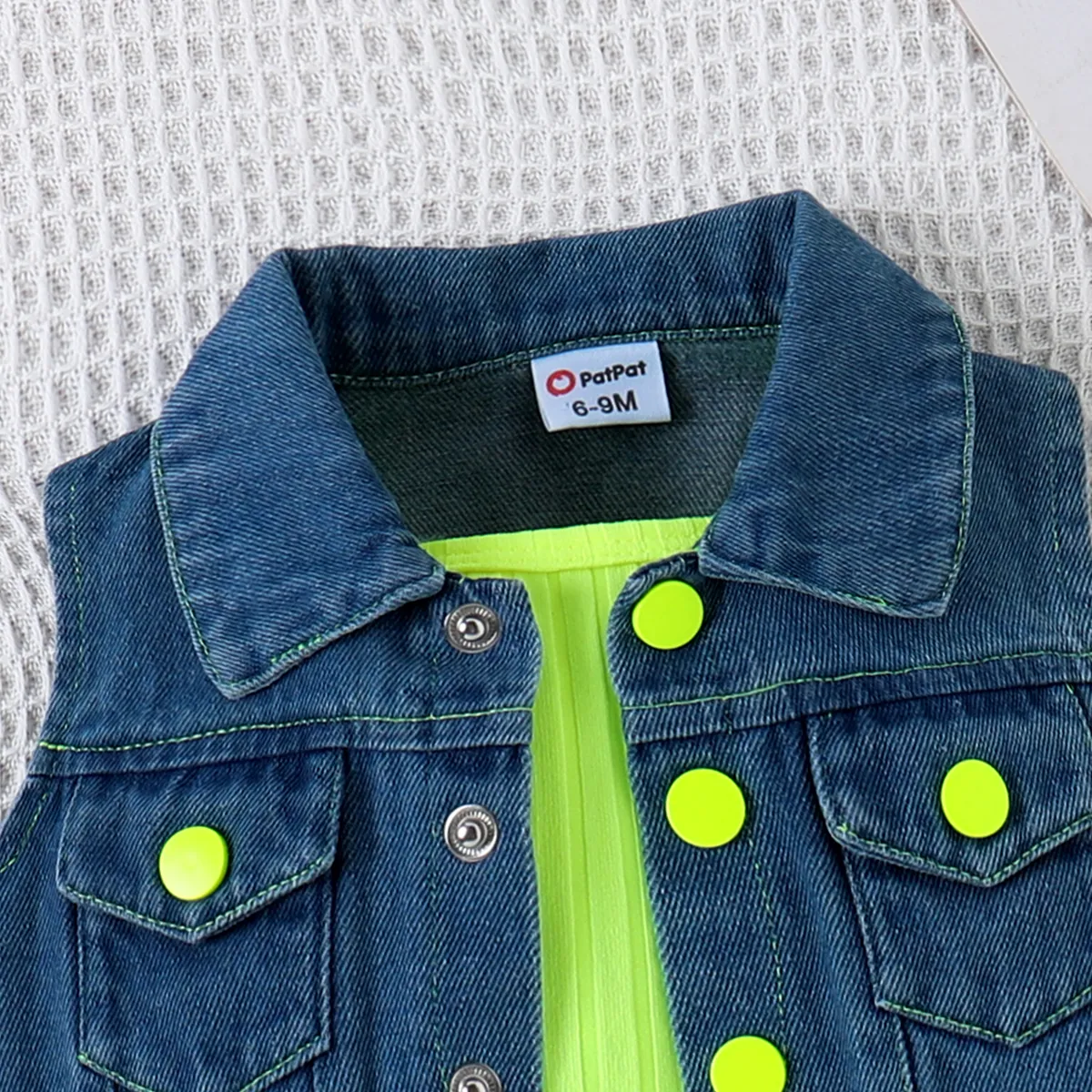 2pcs Baby Girl Solid Rib-knit Romper and Button Up Front Vest Denim Jacket Set Green big image 1