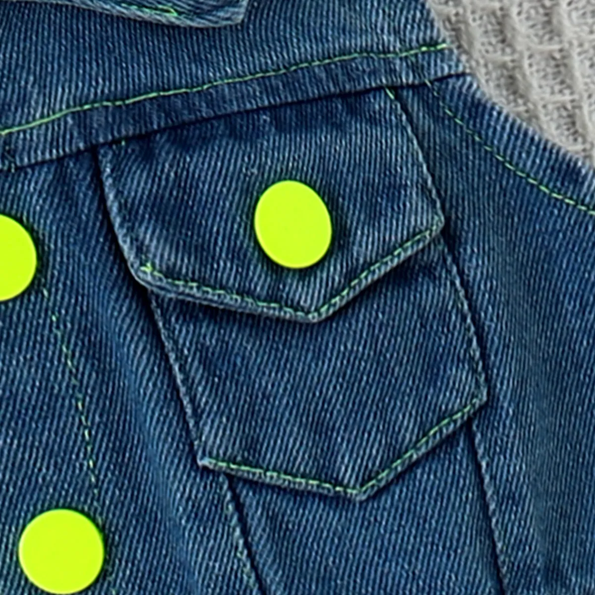 2pcs Baby Girl Solid Rib-knit Romper and Button Up Front Vest Denim Jacket Set  image 6