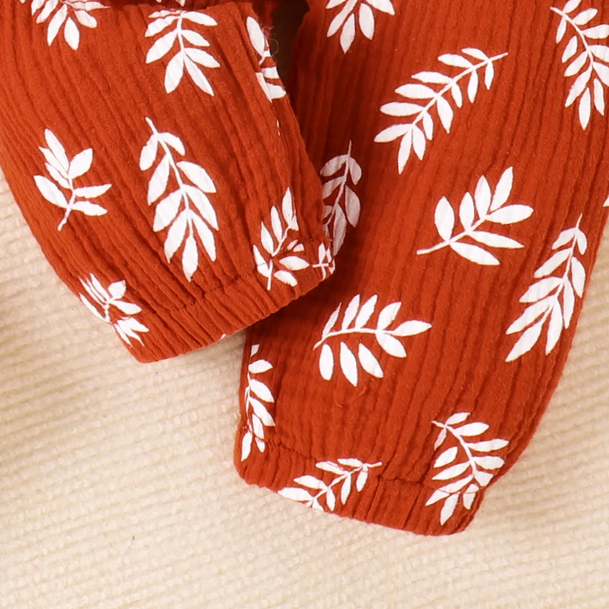 2pcs Baby Girl/Boy 95% Cotton Palm Leaf Print Short-sleeve Top and Pants Set  Brown image 5