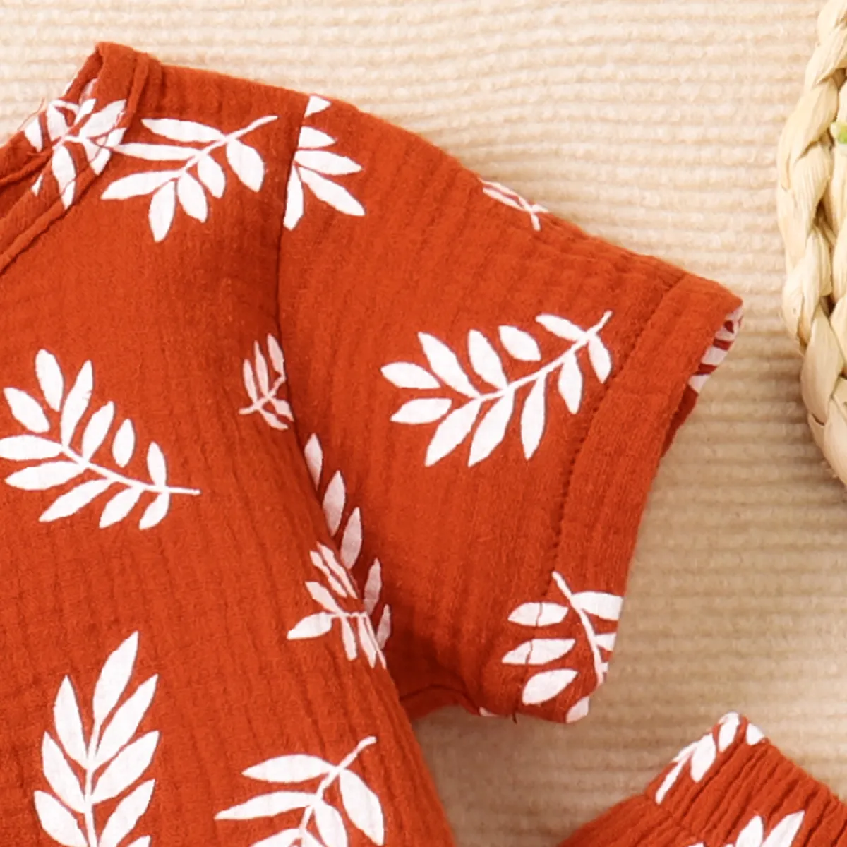 2pcs Baby Girl/Boy 95% Cotton Palm Leaf Print Short-sleeve Top and Pants Set  Brown image 4