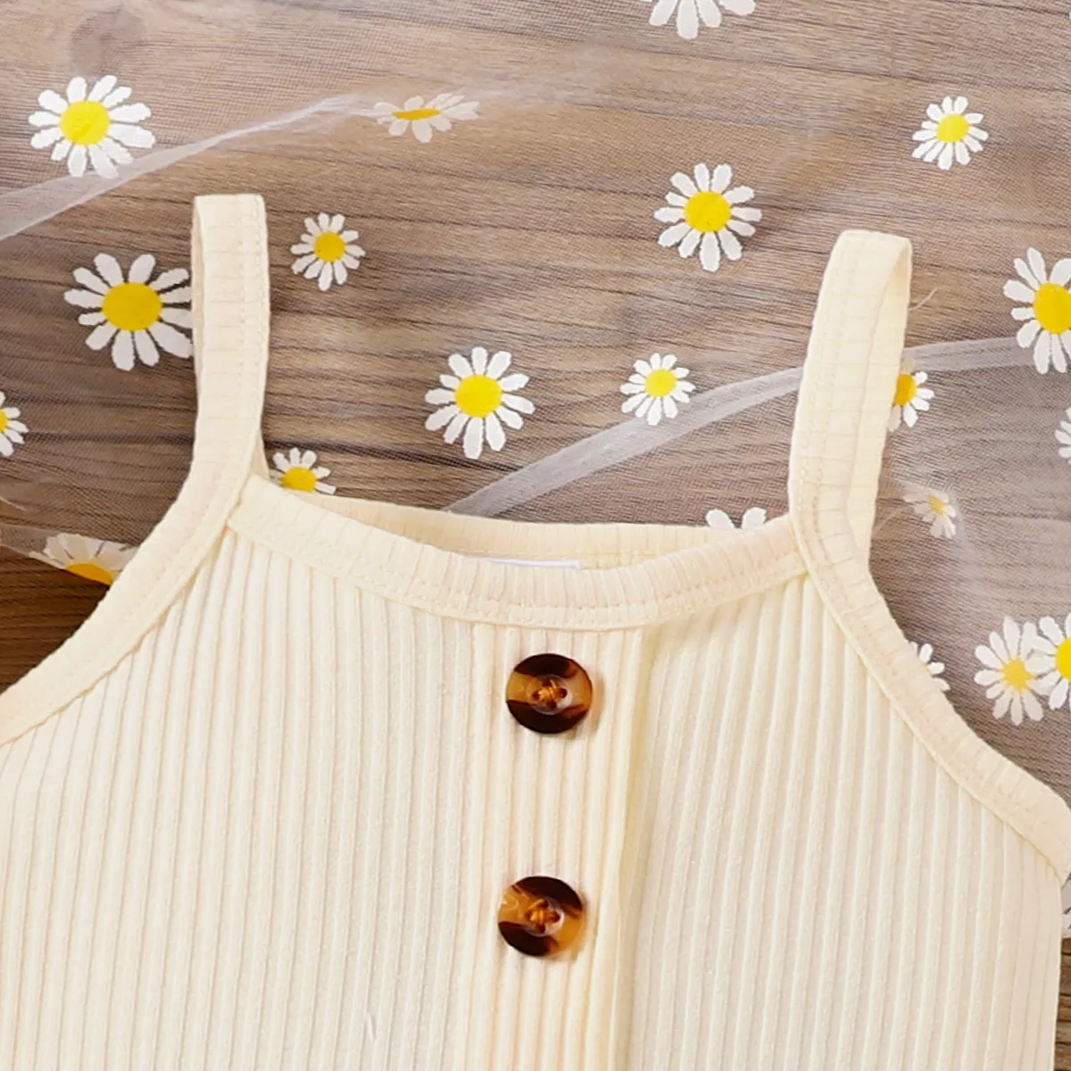 2pcs Baby Girl 95% Cotton Ruffle Ribbed Buttons Slip Top and Allover Floral Print Shorts Set  image 4