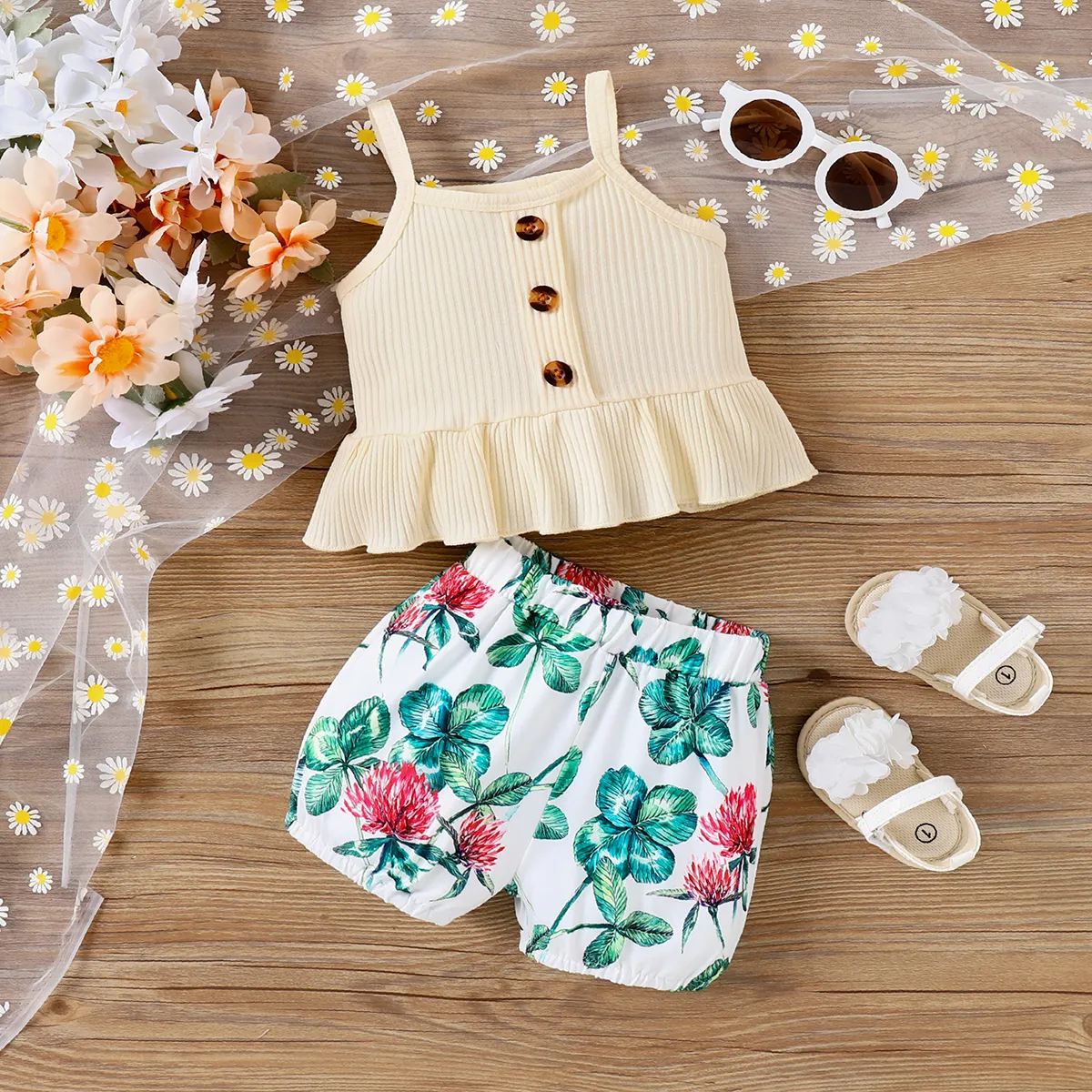 2pcs Baby Girl 95% Cotton Ruffle Ribbed Buttons Slip Top and Allover Floral Print Shorts Set  image 2