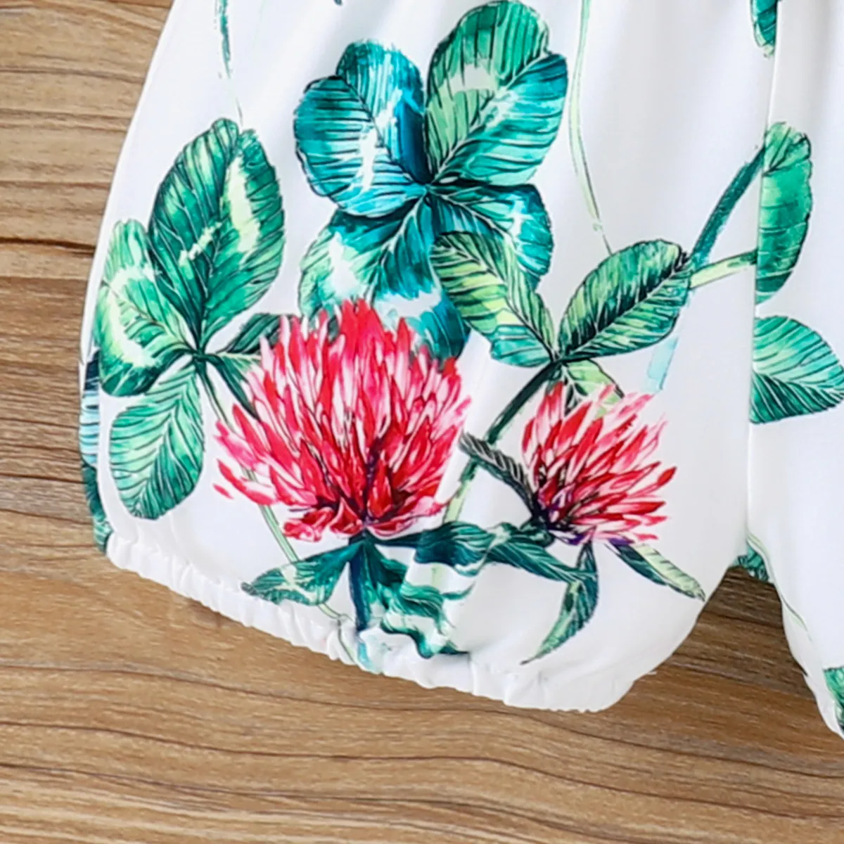 2pcs Baby Girl 95% Cotton Ruffle Ribbed Buttons Slip Top and Allover Floral Print Shorts Set  image 6