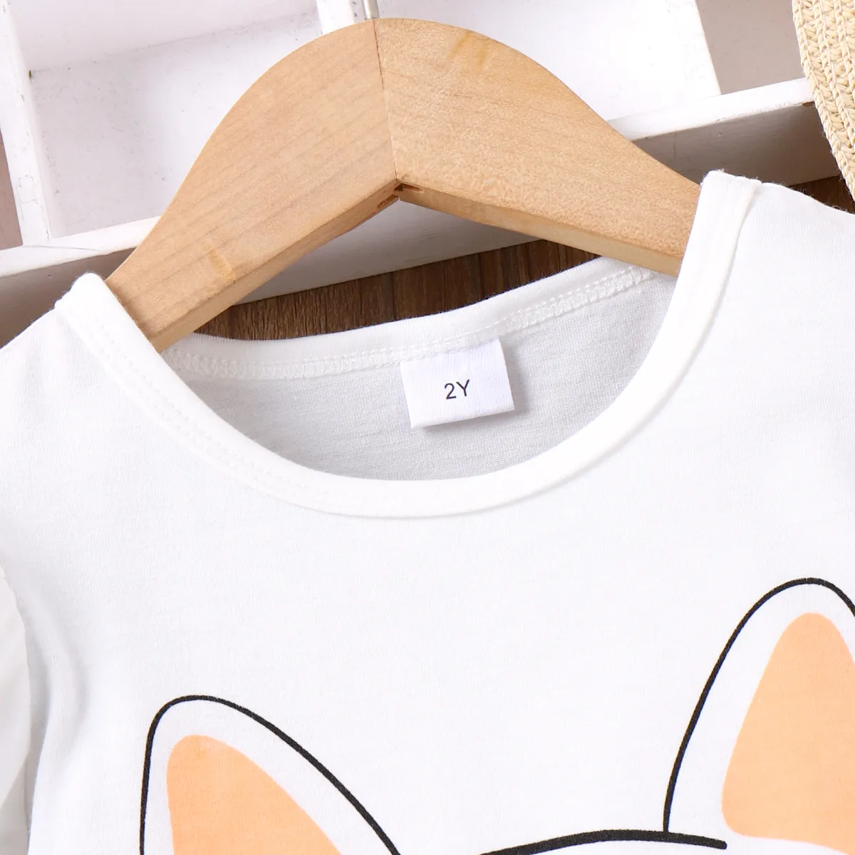 2pcs Toddler Girl Cat Pattern Puff-sleeve Top and Ruffle Solid Skirt Set  image 4