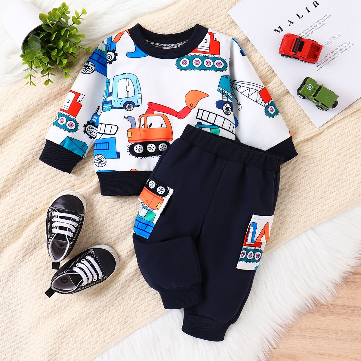 

2pcs Baby Boy Allover Vehicle Print Long-sleeve Sweatshirt and Cargo Pants Set