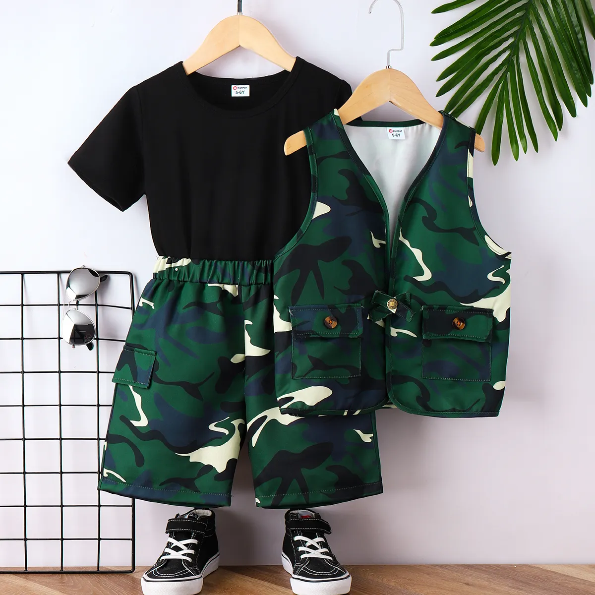 3pcs Kid Boy Solid Short-sleeve Tee and Camouflage Pocket Vest & Shorts Set Black image 2