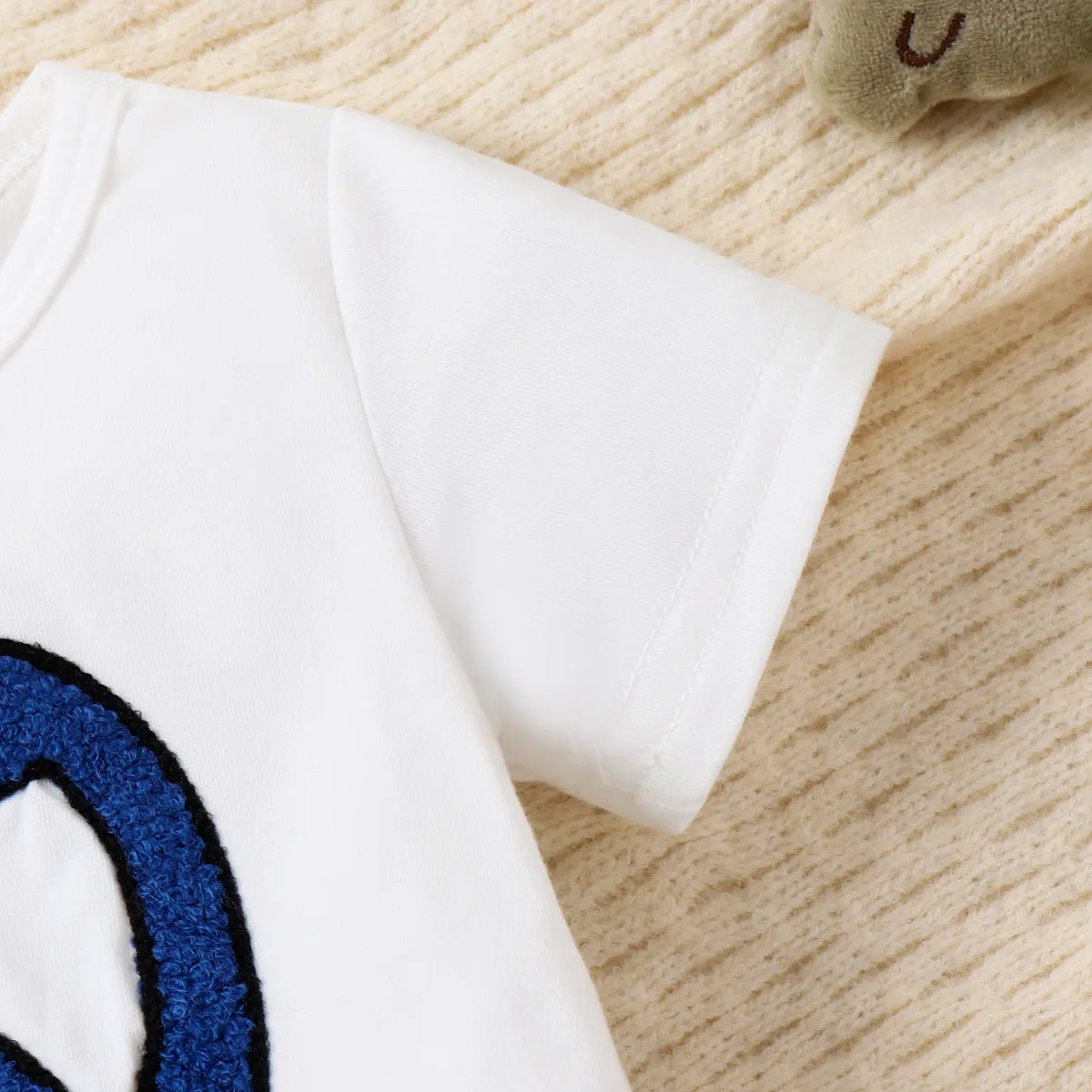 2pcs Baby Boy Dinosaur Embroidered Short-sleeve Tee and Solid Shorts Set  image 6