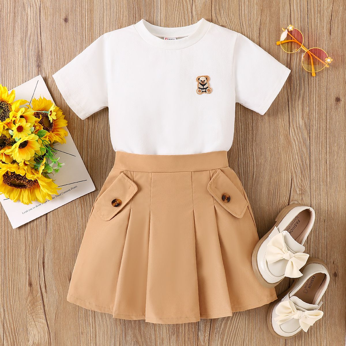 

2pcs Kid Girl Bear Graphic Short-sleeve Tee and Pleated Skirt Set