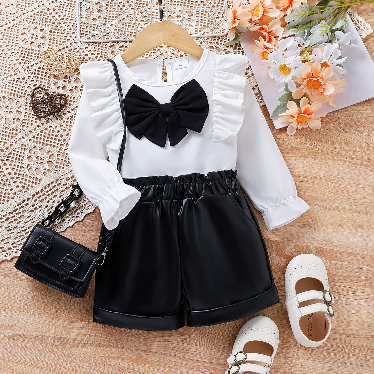 

2pcs Toddler Girl Bow Design Ruffled Sleeves Set