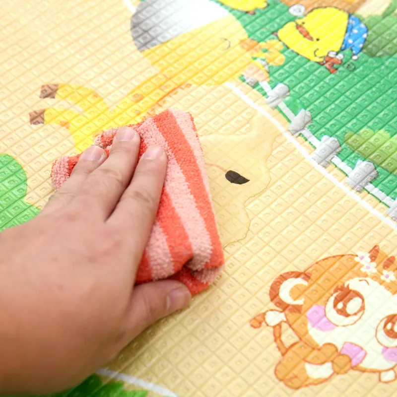 Esterilla de gateo de juego para bebés con estampado de frutas del alfabeto (patrón alfabético consistente, diseño aleatorio en el otro lado) Multicolor big image 1