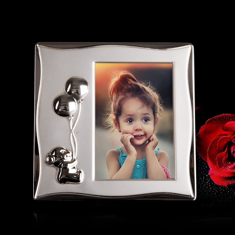 

Creative Silver Metal Frame with Stand for 4-inch Photo Suitable for both Horizontal and Vertical Display