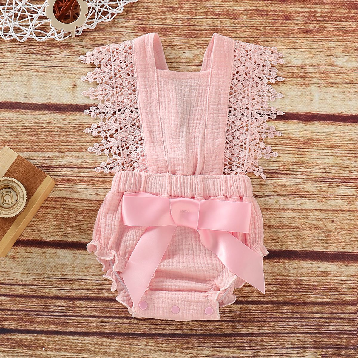 Baby Girl 95% Cotton Crepe Lace And Bowknot Decor Sleeveless Romper
