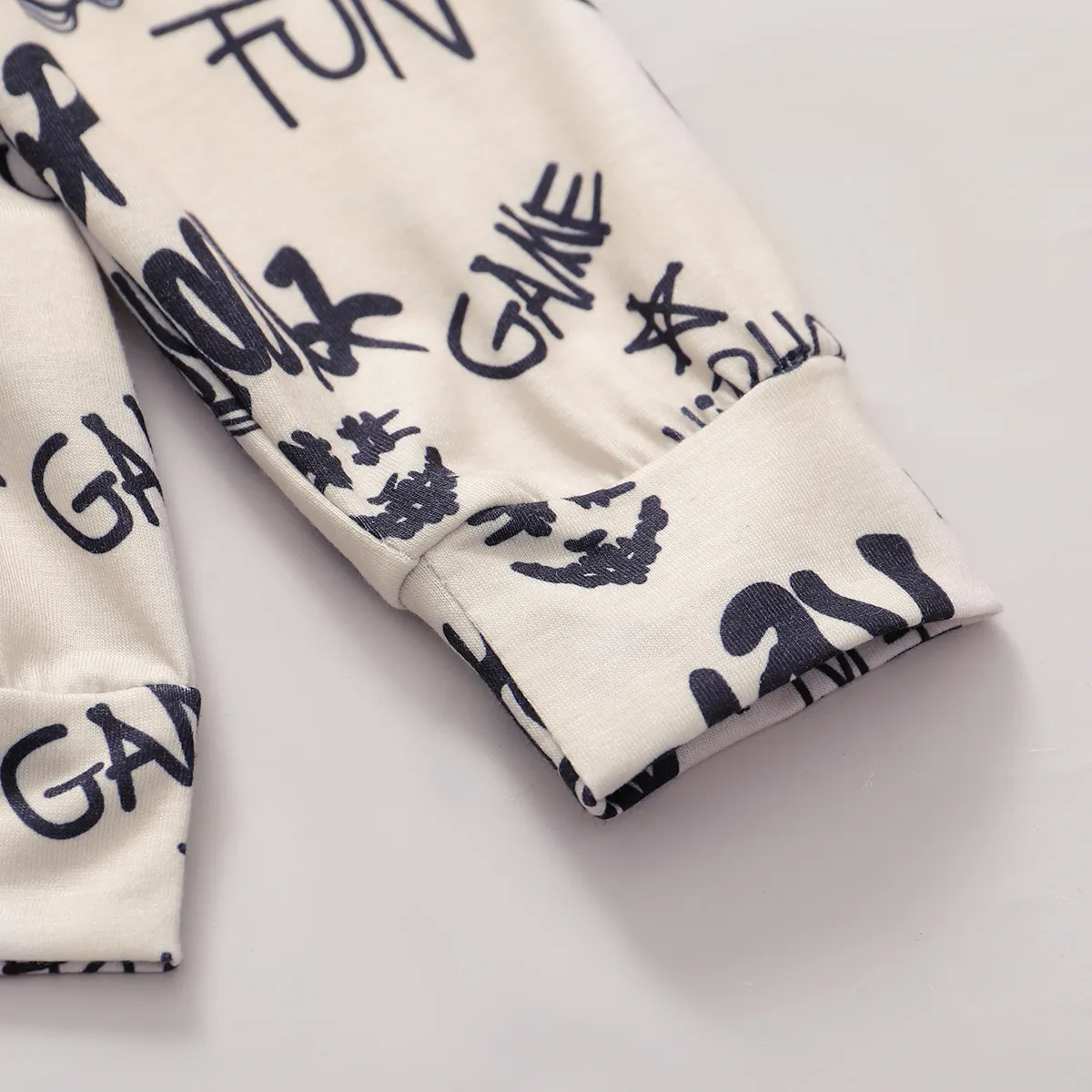 2pcs Baby Boy 95% Cotton Denim Ripped Jeans and All Over Graffiti Letter Print Long-sleeve Hoodie Set  image 4