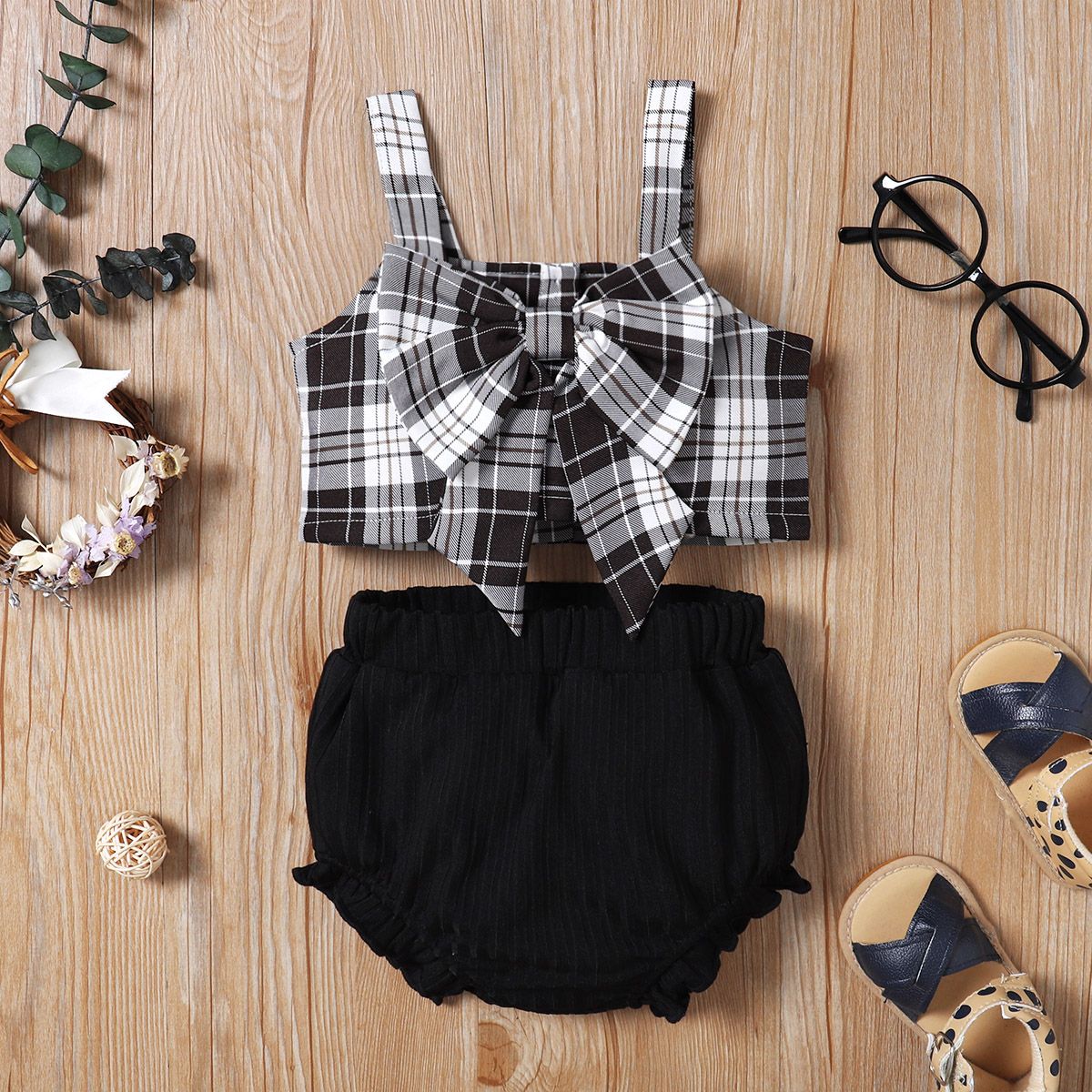 

2pcs Baby Girl Bow Front Plaid Camisole and Rib Knit Shorts Set