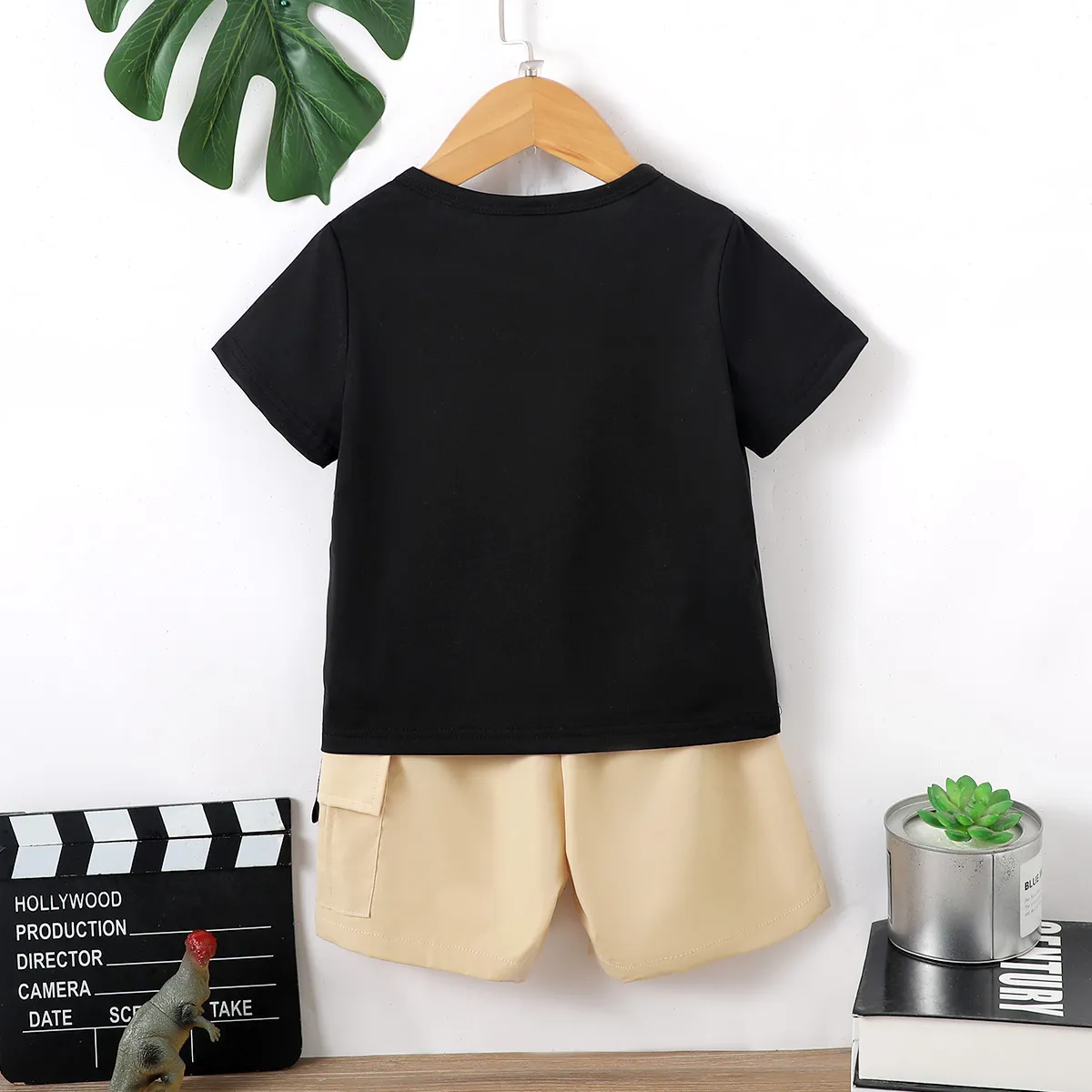 2pcs Toddler Boy Dinosaur Print Short-sleeve Tee and Cargo Shorts Set  image 2