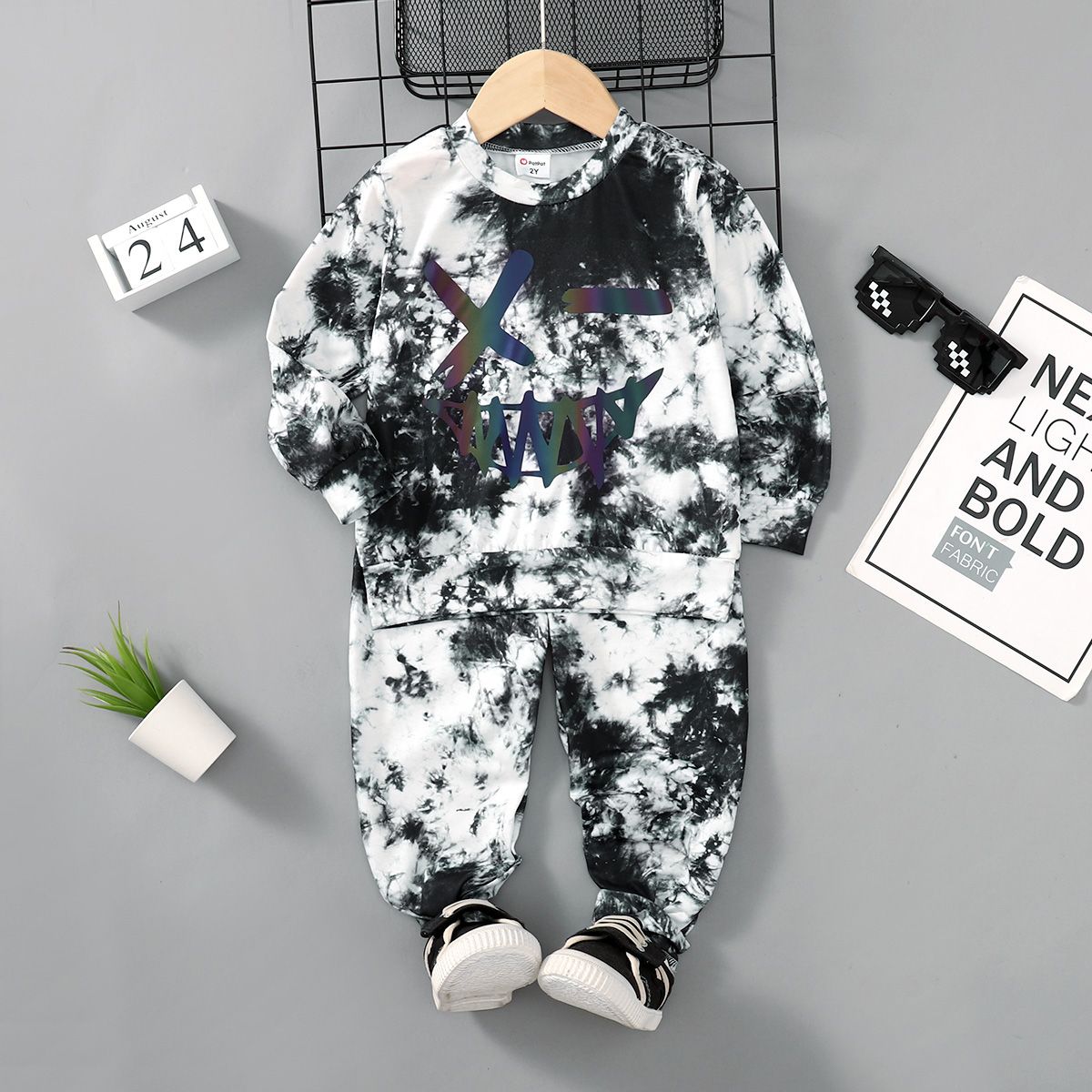 2pcs Toddler Boy Novelty Face Graphic Tie Dye Pullover Sweatshirt and Pants Set