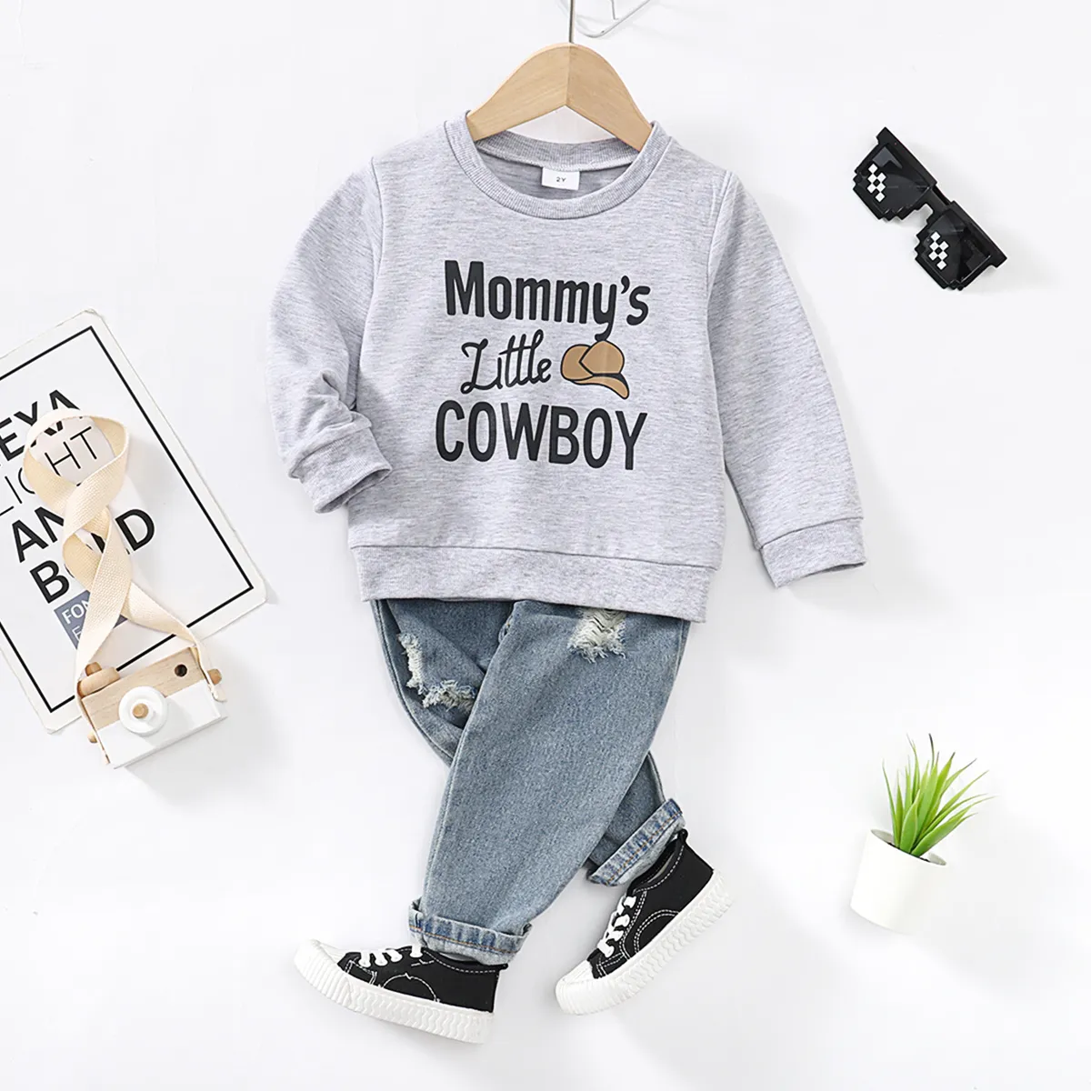 2pcs Toddler Boy Letter Print Pullover Sweatshirt and Ripped Jeans Set   big image 1