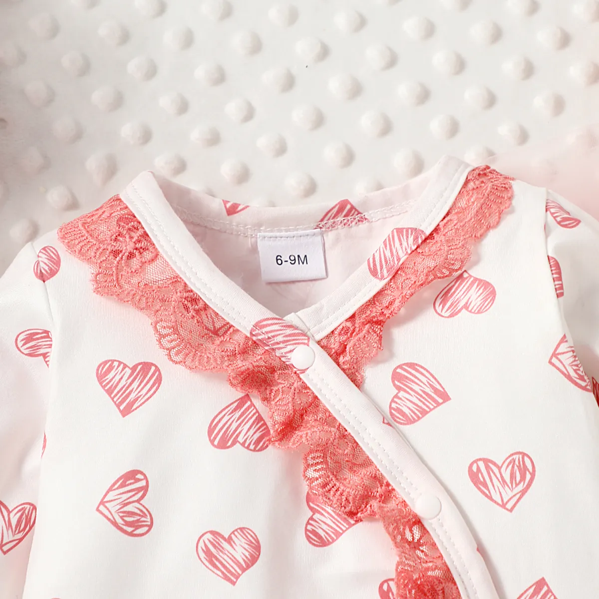 2pcs Baby Girl Allover Heart Print Long-sleeve Jumpsuit and Hat Set  image 4