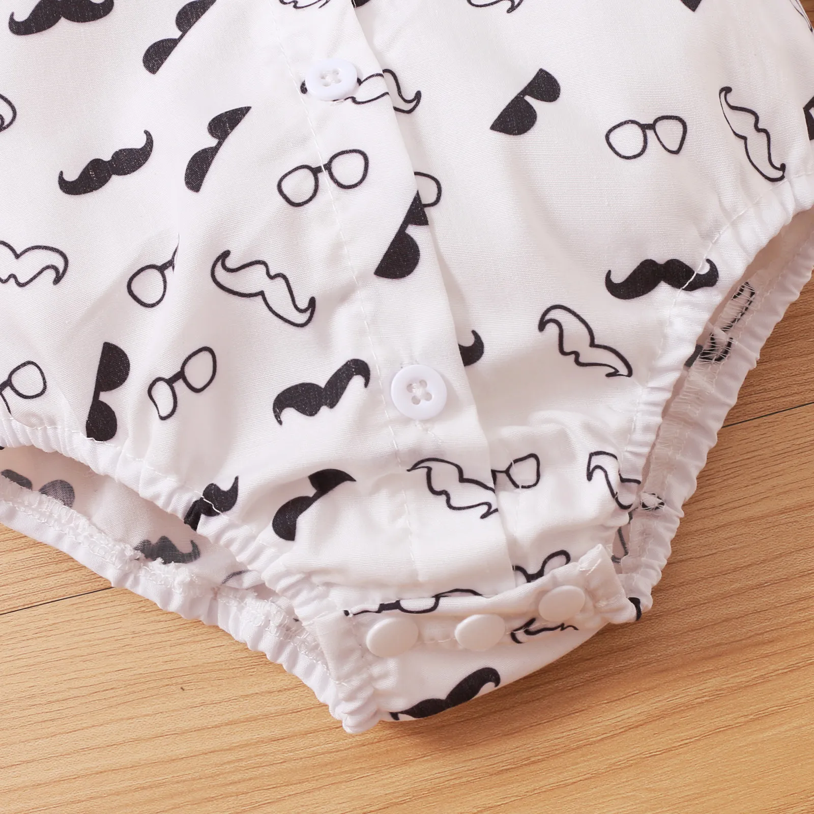 2pcs Baby Boy 95% Cotton Long-sleeve Gentleman Bowtie All Over Mustache Print Romper and Solid Overalls Set Navy image 5
