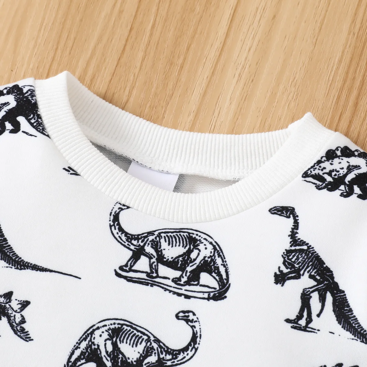 2pcs Baby Boy Allover Dinosaur Print Long-sleeve Sweatshirt and Sweatpants Set White big image 1