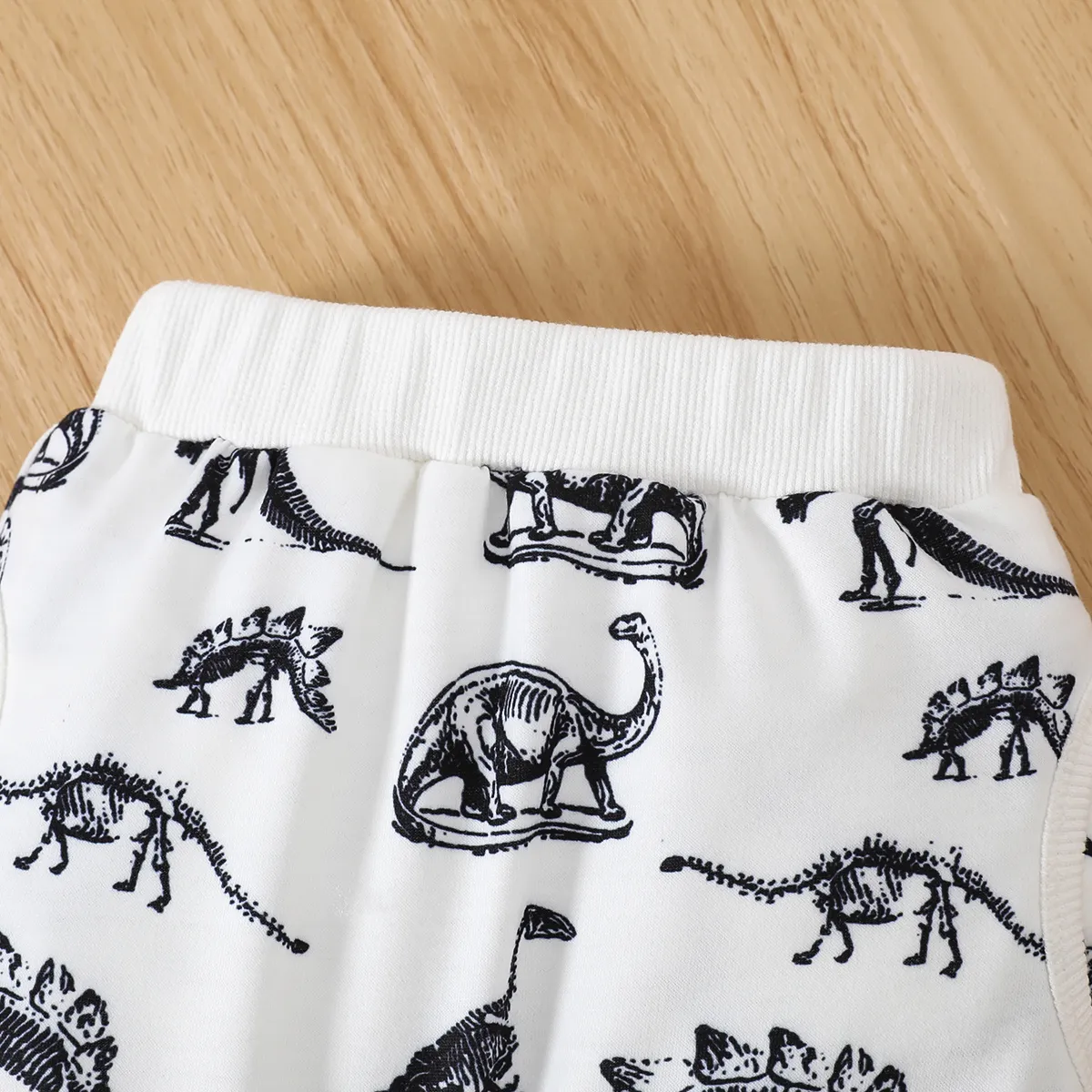 2pcs Baby Boy Allover Dinosaur Print Long-sleeve Sweatshirt and Sweatpants Set White big image 1