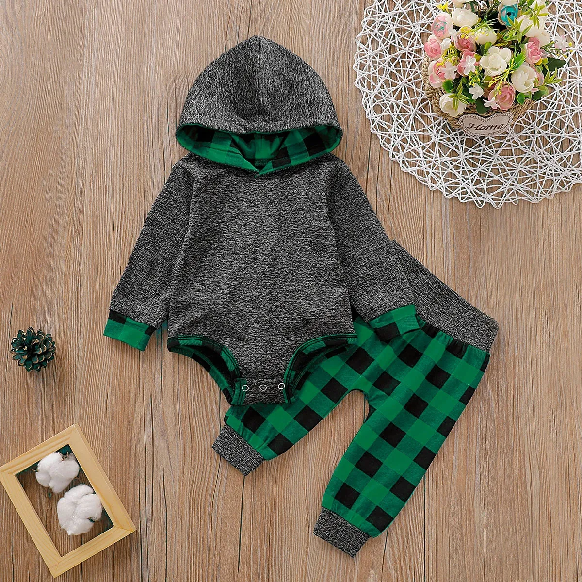 

2pcs Plaid Print Hooded Long-sleeve Baby Set