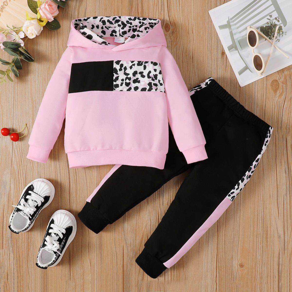 

2pcs Toddler Girl Trendy Leopard Print Colorblock Hoodie Sweatshirt and Pants Set