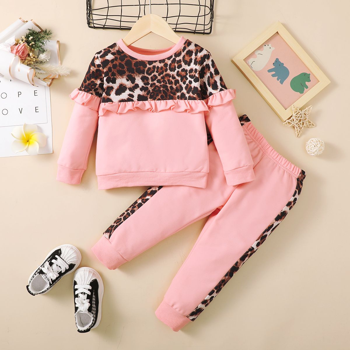 

2pcs Toddler Girl Sweet Leopard Print Ruffled Pink Sweatshirt and Pants Set