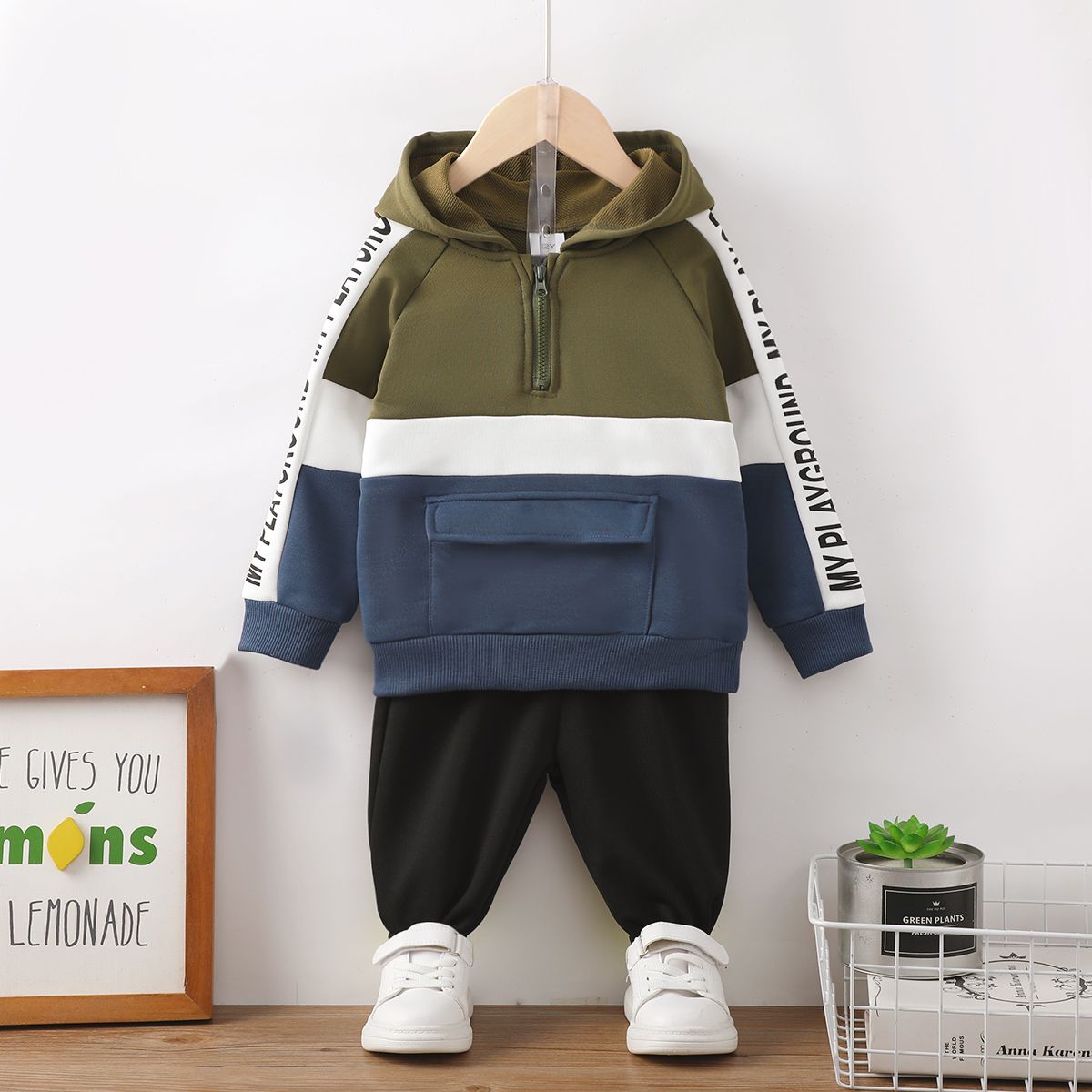 

2pcs Toddler Boy Trendy Colorblock Zipper Design Hoodie Sweatshirt and Pants Set