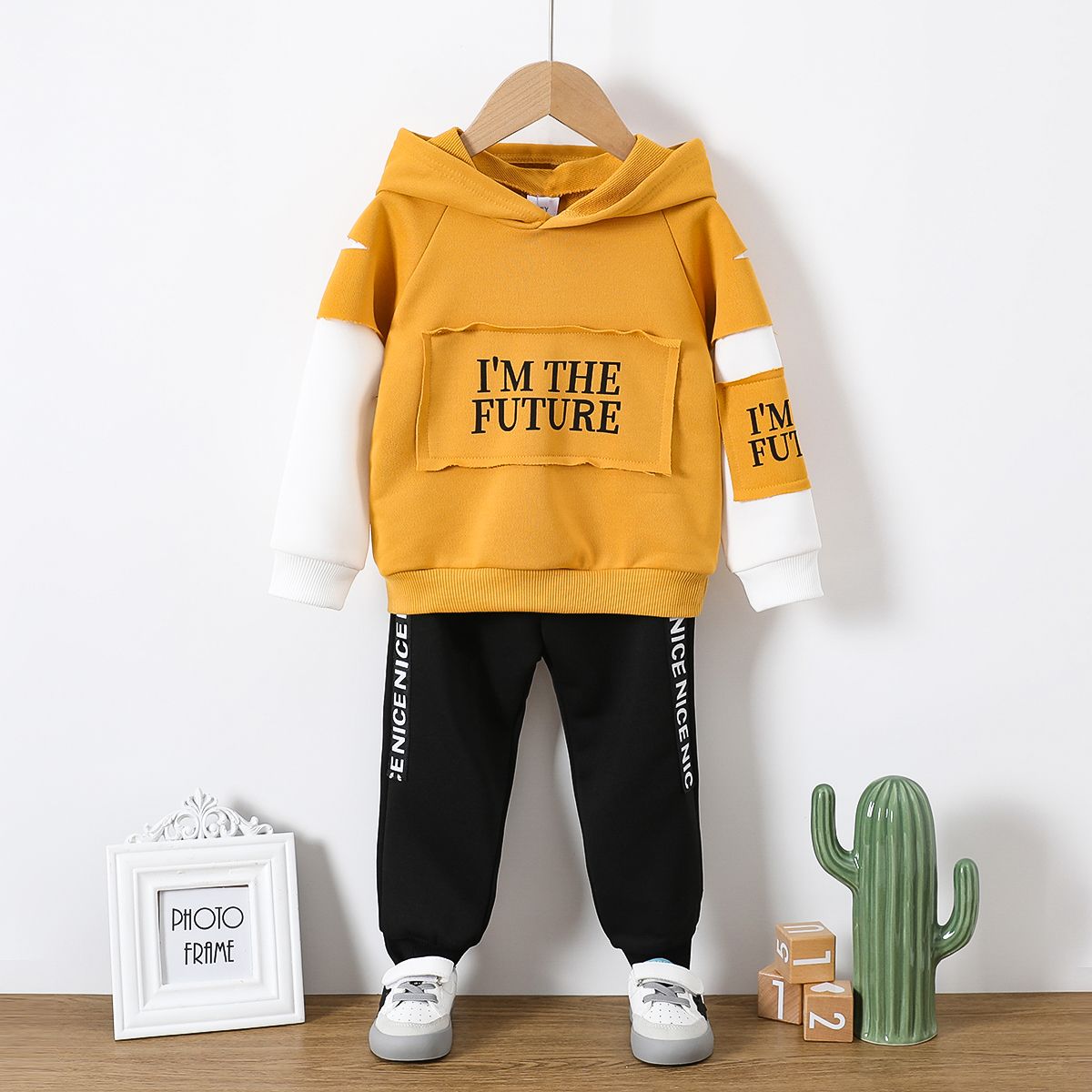 

2pcs Toddler Boy Trendy Letter Print Hoodie Sweatshirt and Pants Set