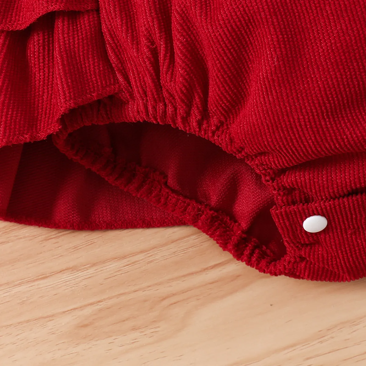 2pcs Baby Girl Ruffle Trim Bow Decor Short-sleeve Solid Spliced Romper & Headband Set Red big image 1