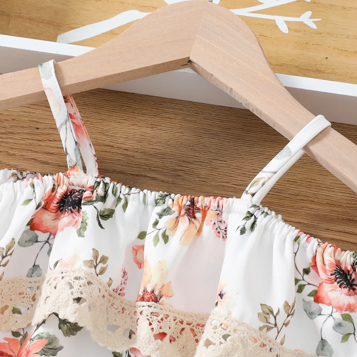 2pcs Toddler Girl Sweet Ripped Denim Belted Shorts and Floral Print Camisole Set Multi-color image 3