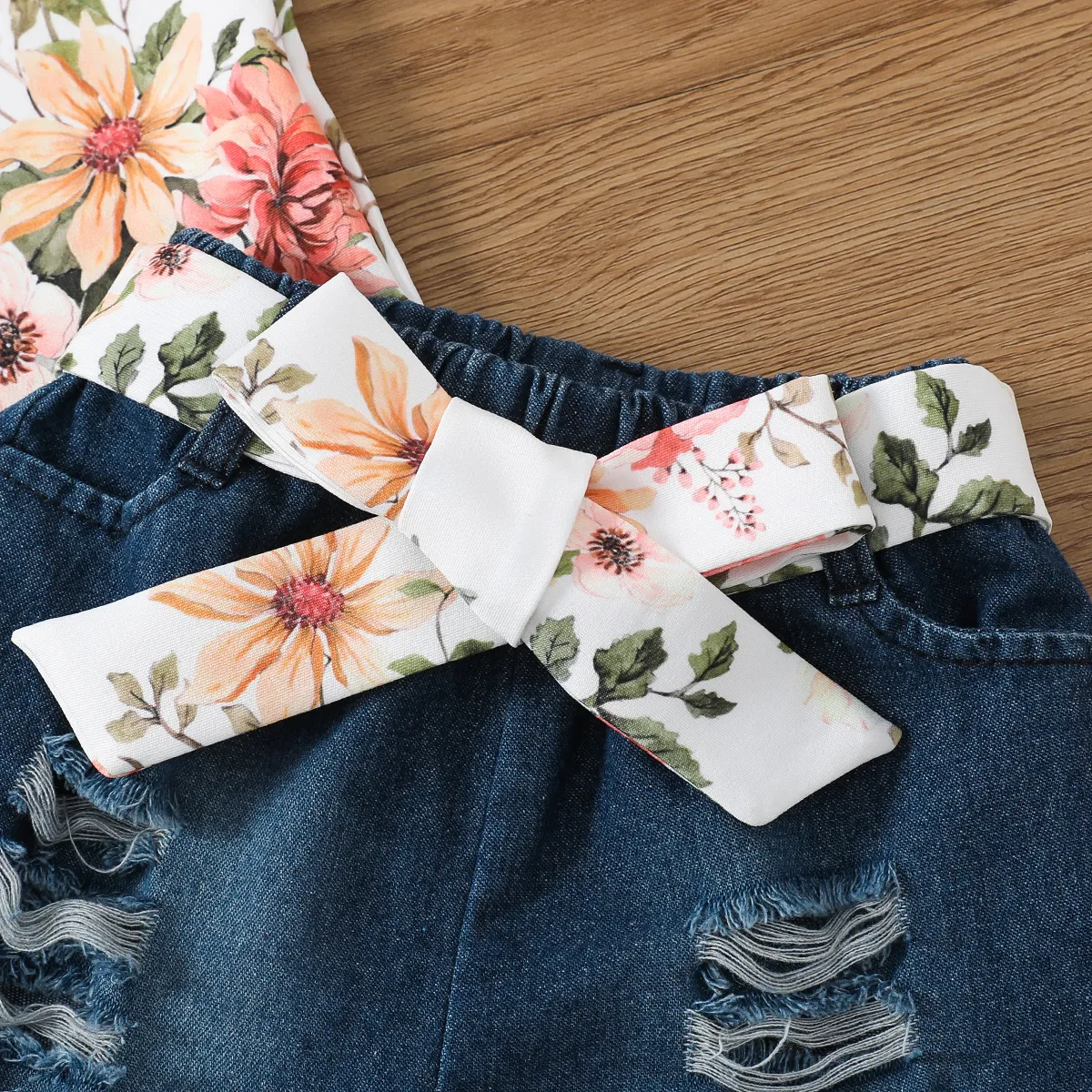 2pcs Toddler Girl Sweet Ripped Denim Belted Shorts and Floral Print Camisole Set Multi-color image 6