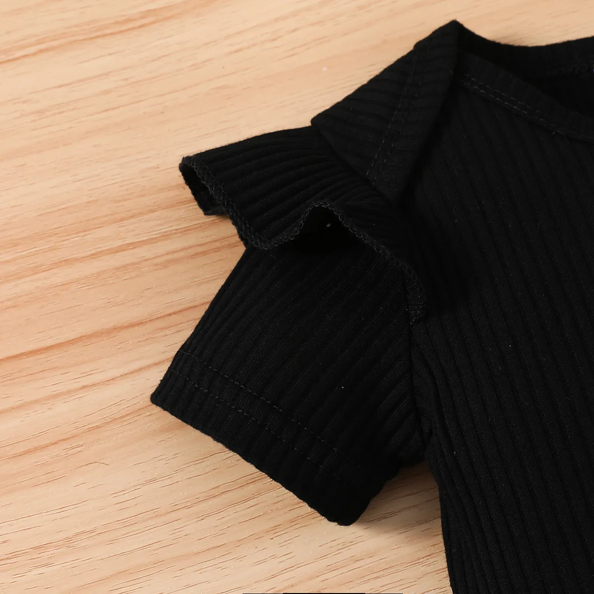 2pcs Baby Girl 95% Cotton Ruffle Trim Short-sleeve Romper and Bear Graphic Polka Dots Overall Dress Set Black big image 1