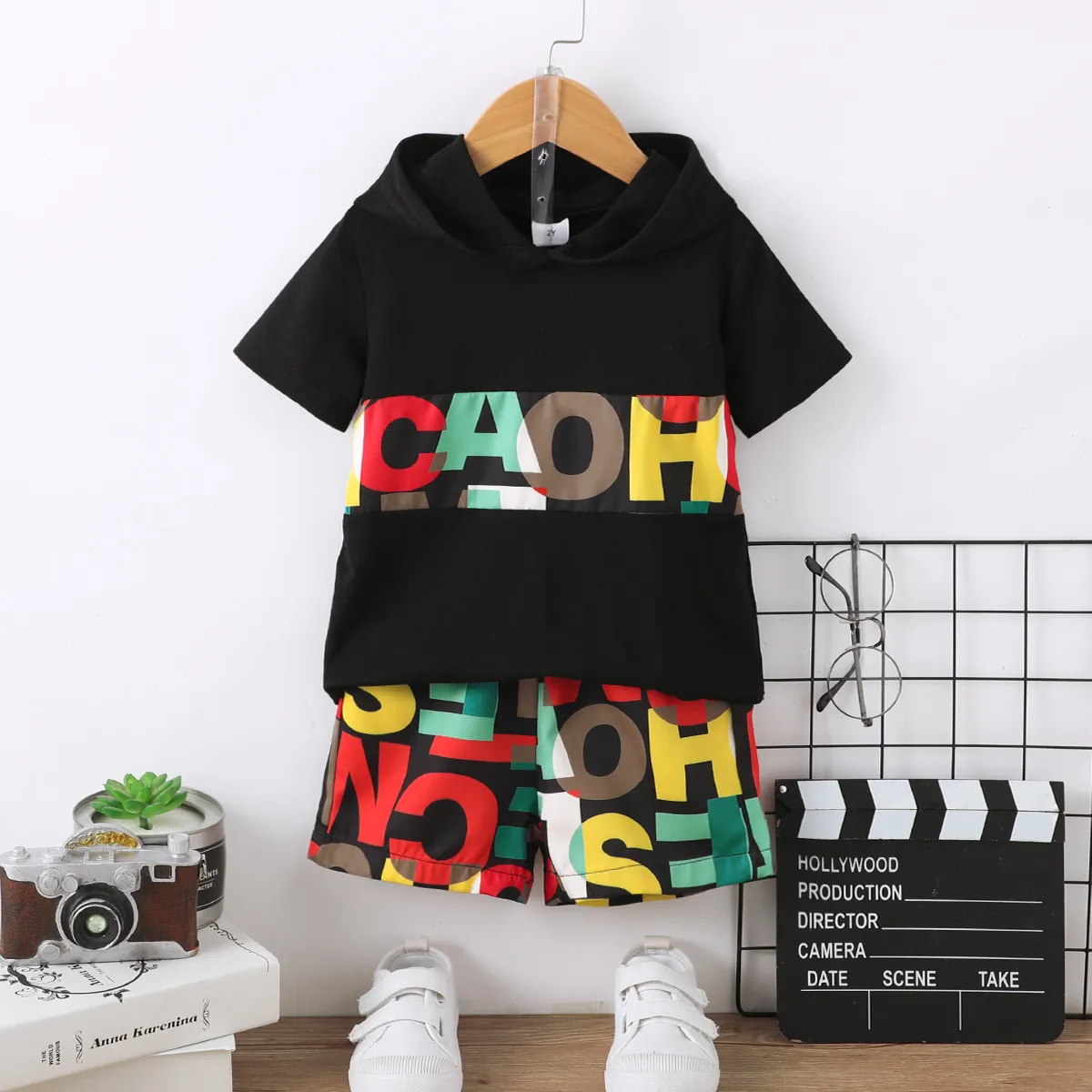 

2pcs Toddler Boy Trendy Letter Print Hooded Tee and Shorts Set