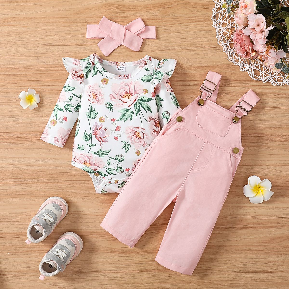 

3pcs Baby Girl Floral Print Ruffle Long-sleeve Romper and Solid Overalls & Headband Set
