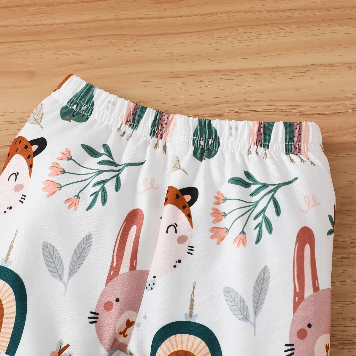 3pcs Baby Girl 95% Cotton Bear Graphic Romper & Flared Pants & Bow Headband Set Pink image 6