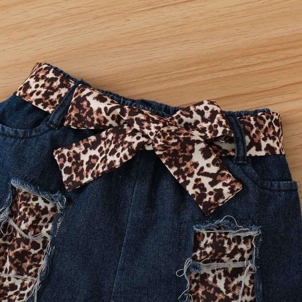 2pcs Toddler Girl Trendy 100% Cotton Leopard Ripped Belted Denim Shorts and Figure Print Tee Set big image 6