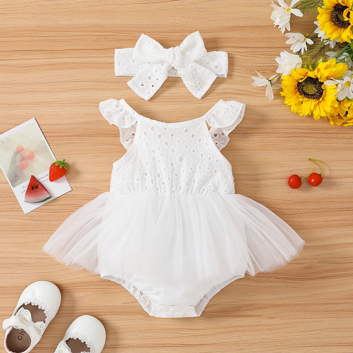 

2pcs Baby Girl Solid Eyelet Embroidered Flutter-sleeve Spliced Mesh Romper & Headband Set