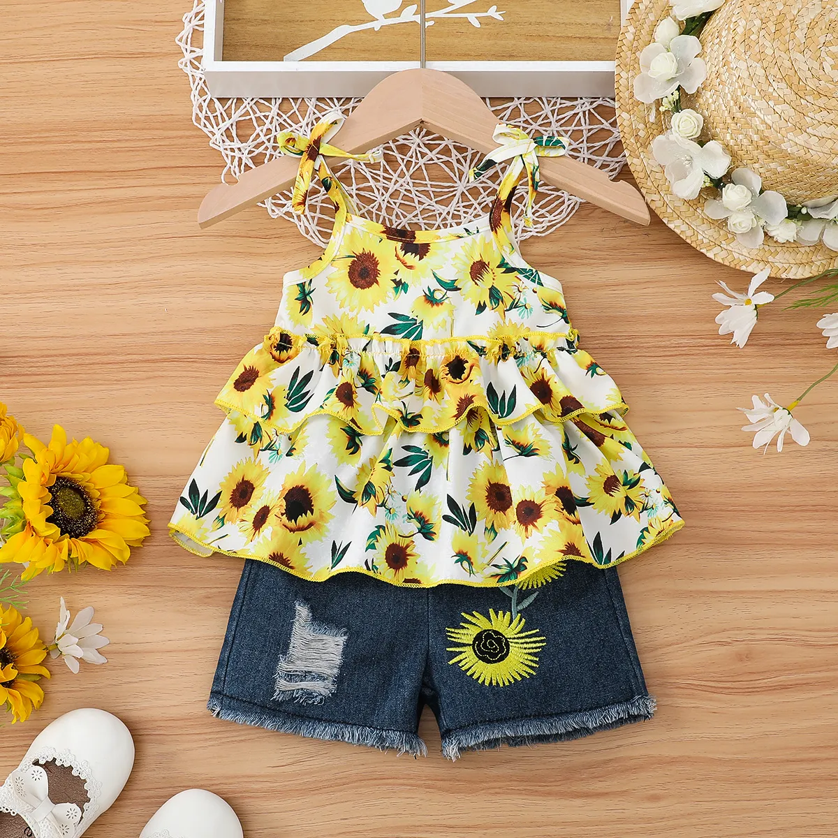2pcs Baby Girl Sunflower Print Camisole And 100% Cotton Ripped Denim Shorts Set