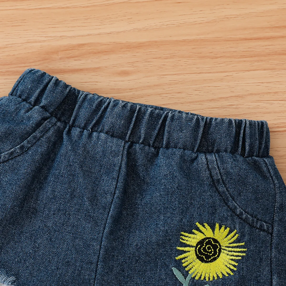 2pcs Baby Girl Sunflower Print Camisole and 100% Cotton Ripped Denim Shorts Set Yellow image 6