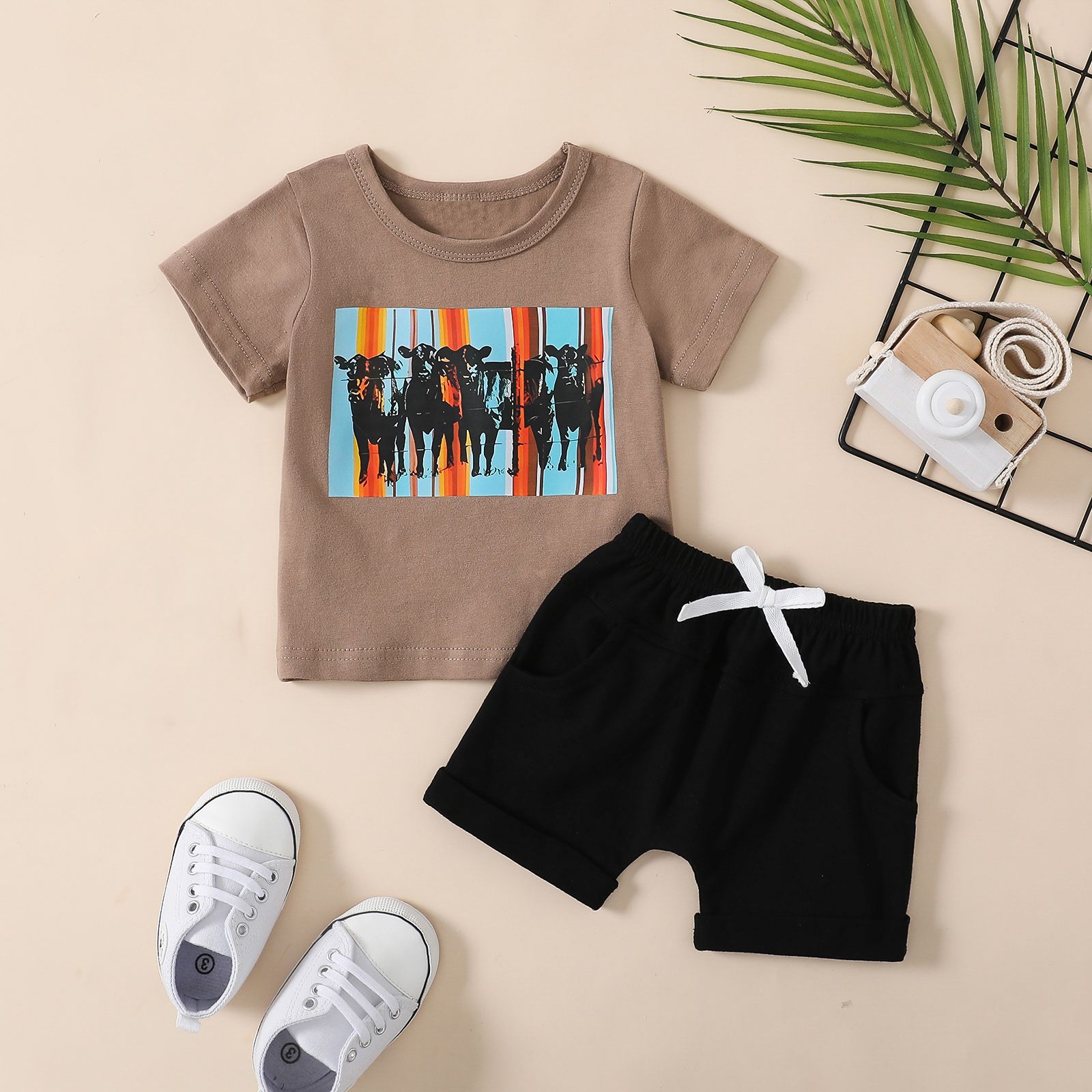 

2pcs Baby Boy Short-sleeve Graphic Tee and Solid Shorts Set