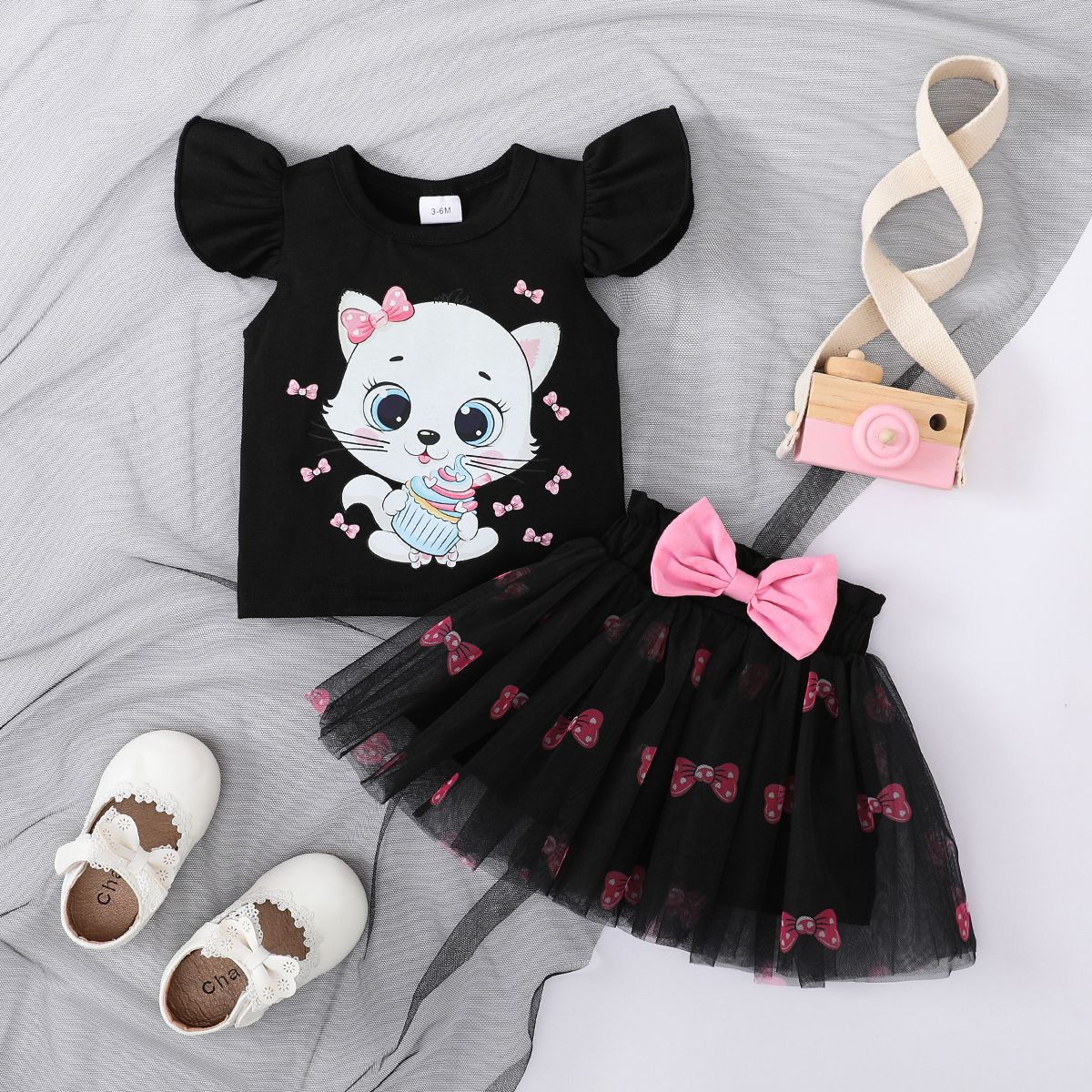 

2pcs Baby Girl Cat Print Flutter-sleeve Tee and Bow Mesh Skirt Set