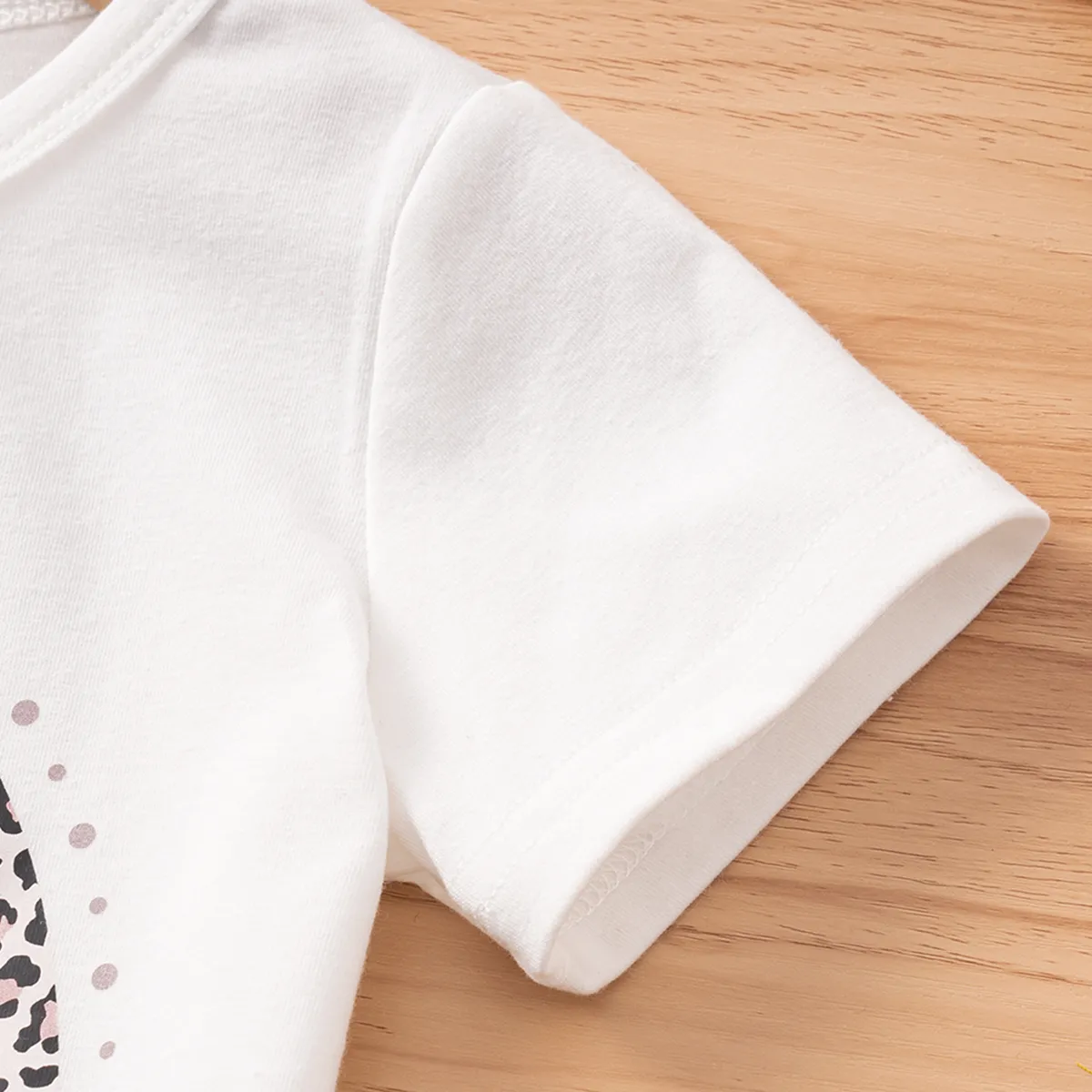 2pcs Toddler Girl Leopard Heart Rainbow Print Tee and 100% Cotton Denim Shorts Set  image 3