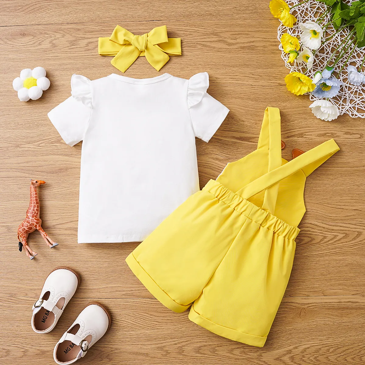 3pcs Toddler Girl 95% Cotton Ruffle Solid Short-sleeve Tee and Giraffe Pattern Strappy Pocket Overalls & Headband Set  image 3